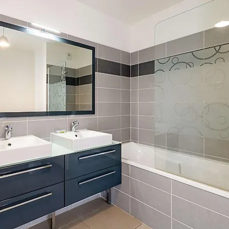 Moderne, Piscine, Parking Prive, Climatisation, 2
