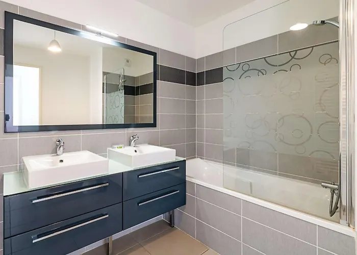 Moderne, Piscine, Parking Prive, Climatisation, 2