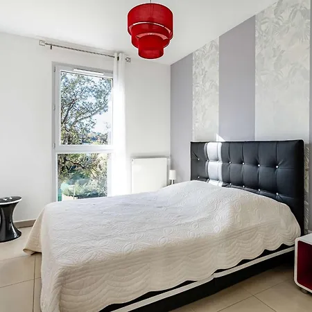 Apartmán Moderne, Piscine, Parking Prive, Climatisation, 2 *